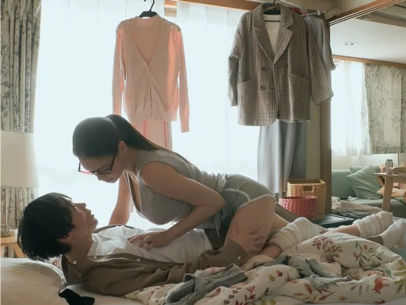 được chị nhà kề bên "an ủi" khi em người yêu đi ngoại tình