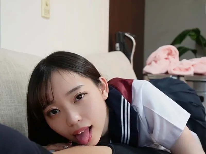 Nữ học sinh ngây thơ bị tên ba cóc chọc của quý giả vào lồn